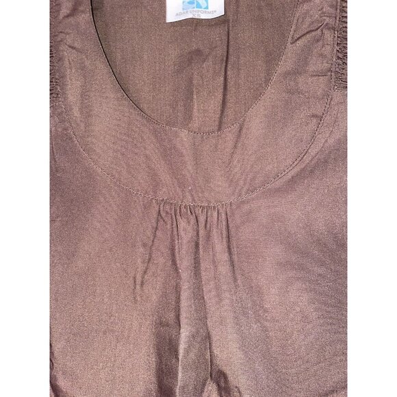 Adar Uniforms Women's Scrub Scoop Neck Top XS Chocolate Brown #627 NWT Medical - Picture 4 of 7